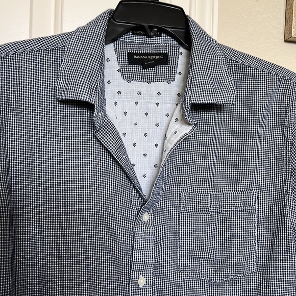 Banana Republic untucked checkered shirt - Picture 2 of 4